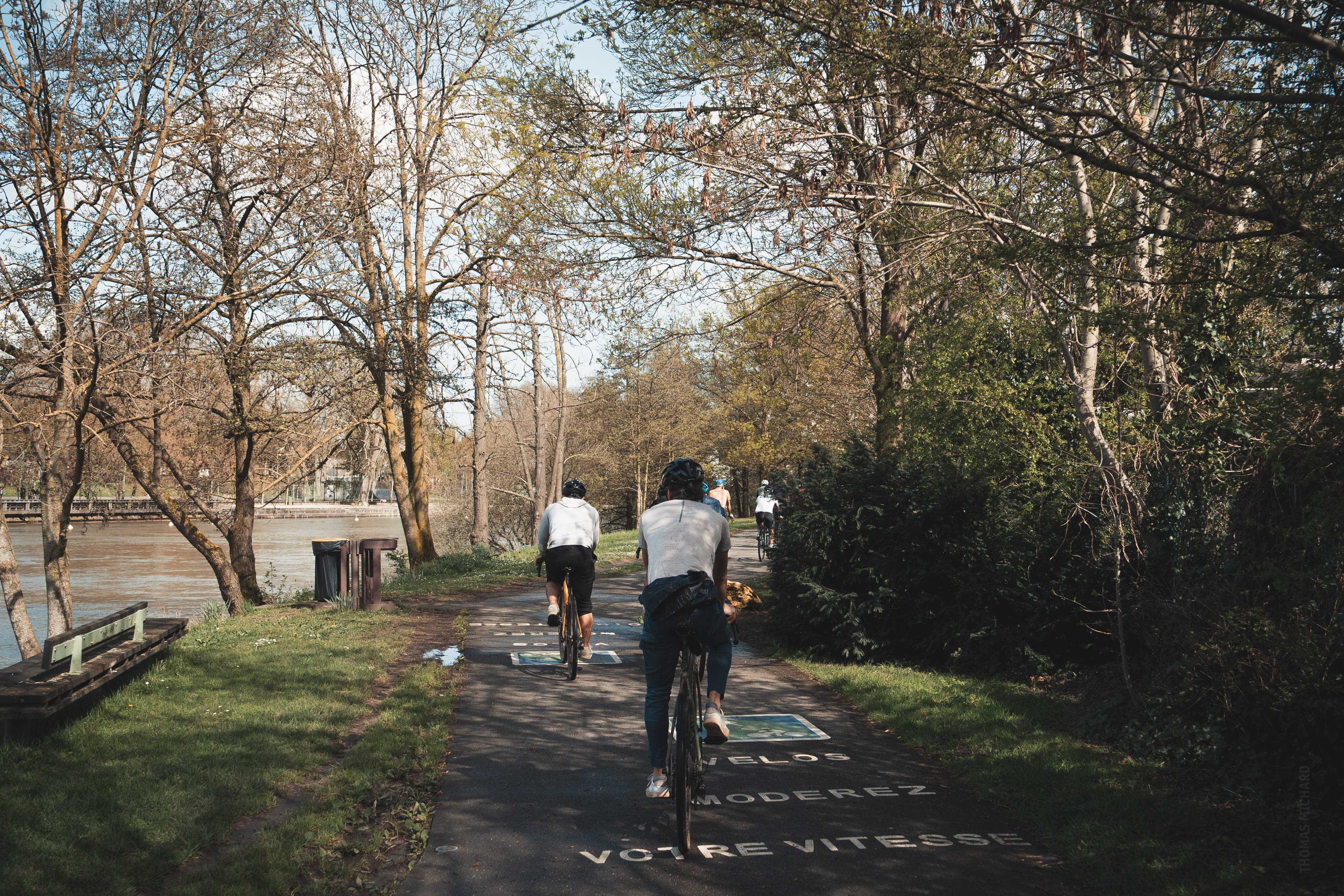 First pedal strokes along the Marne – sunshine and smiles in sync.