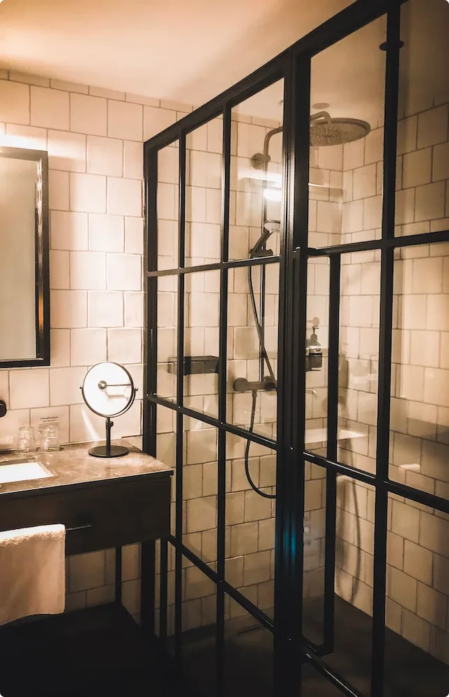 Black framed mirrors for your bathroom