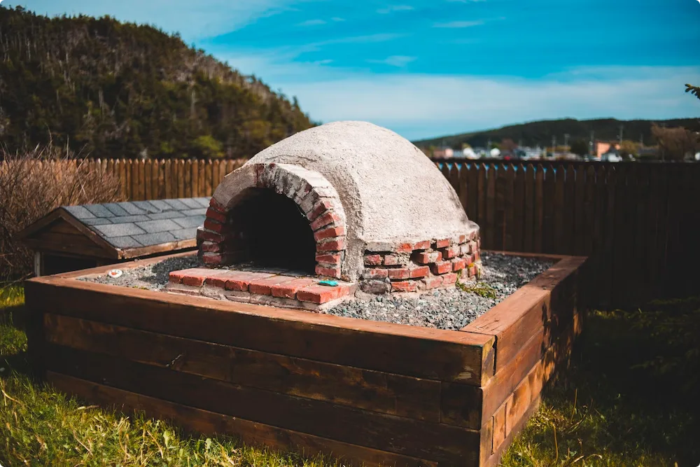 Build your own pizza oven in your garden