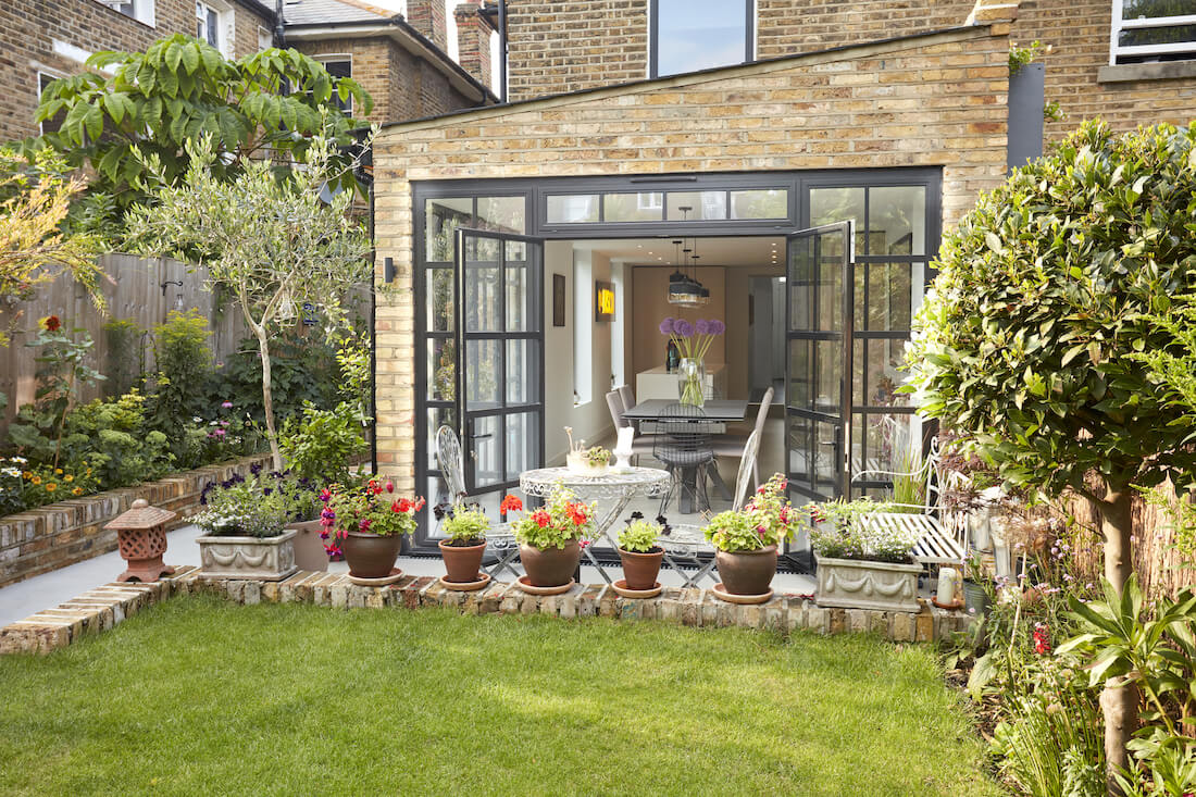 A Crittall wraparound house extension in Southwark