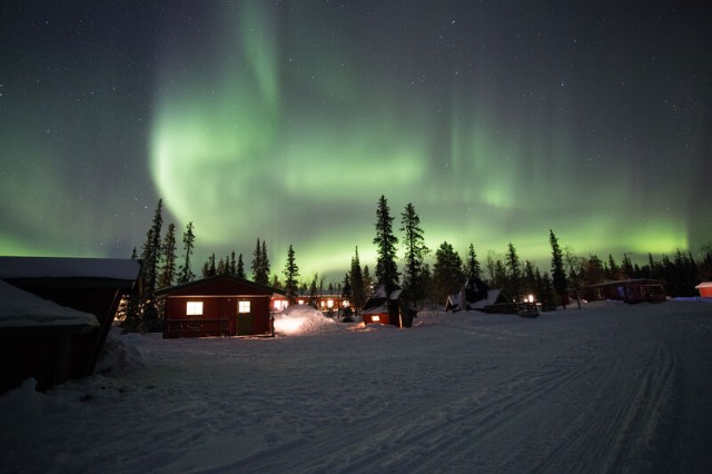 Nordlichter bei Nacht über Kiruna