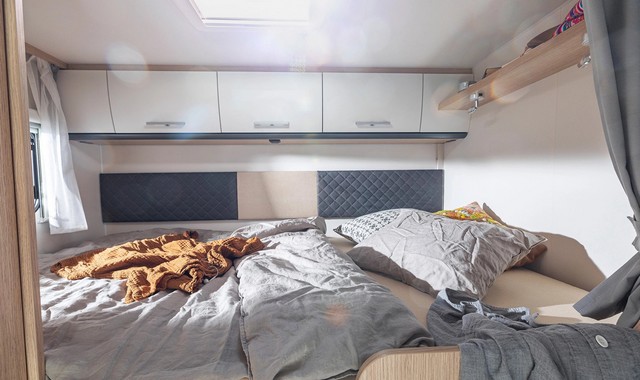 Beds in the semi-integrated motorhome