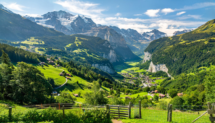 Vista del valle de Lauterbrunnen en los Alpes suizos