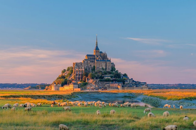 El monasterio del Mont-Saint-Michel en Normandía
