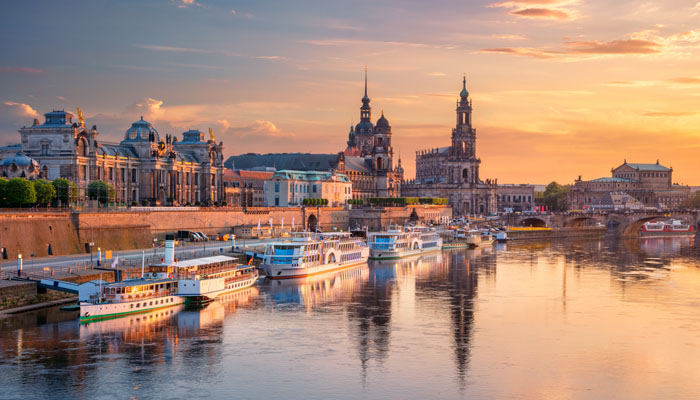 Stadtbild von Dresden bei Sonnenuntergang