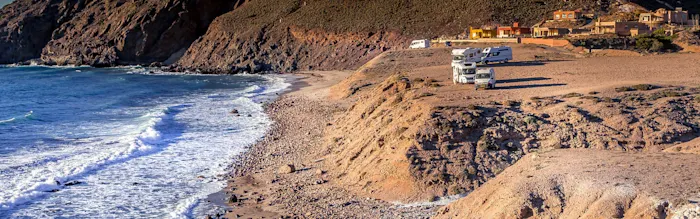 Camping in Andalusien: Die 10 schönsten Campingplätze für euren Urlaub