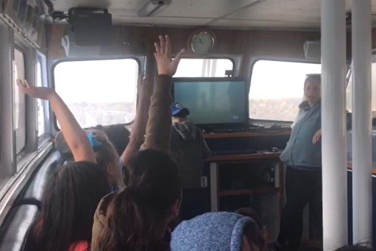 Ocean-Institute-students-on-research-vessel