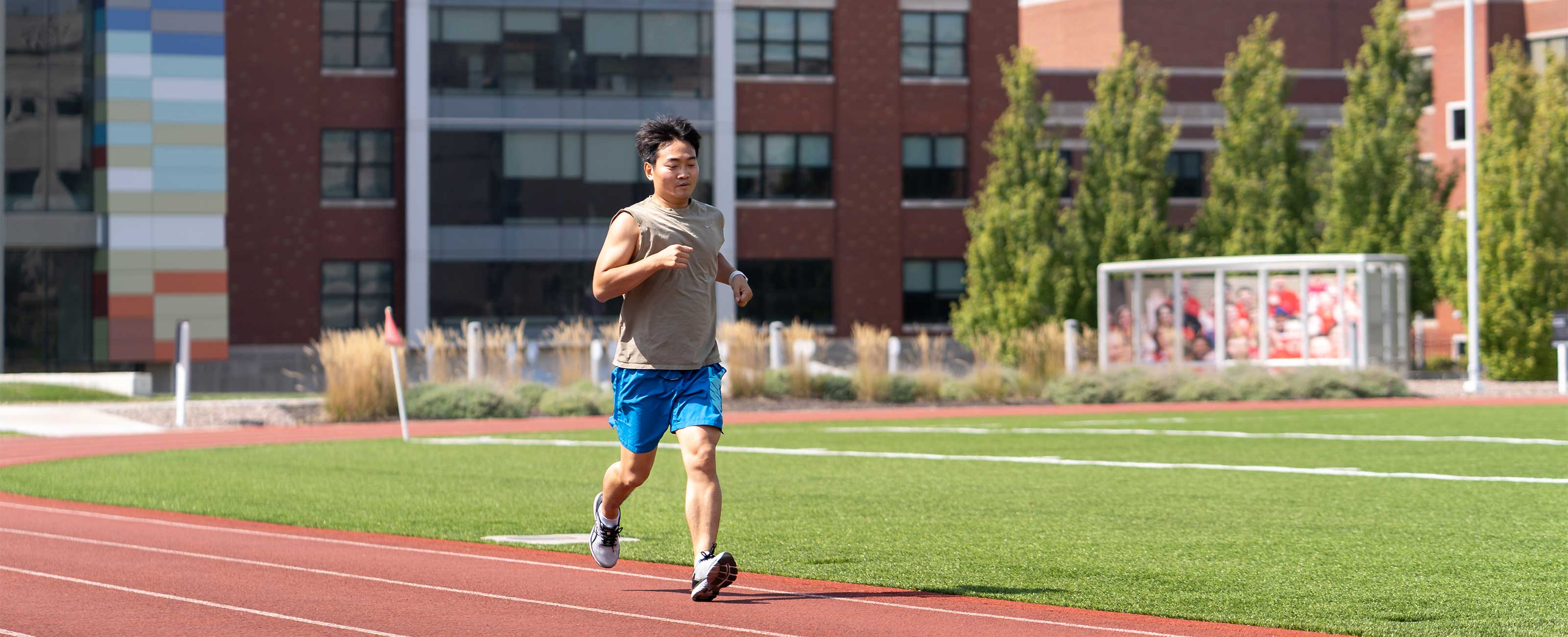 2x-embed-story-yuan-shi-running-on-track-Photo-3