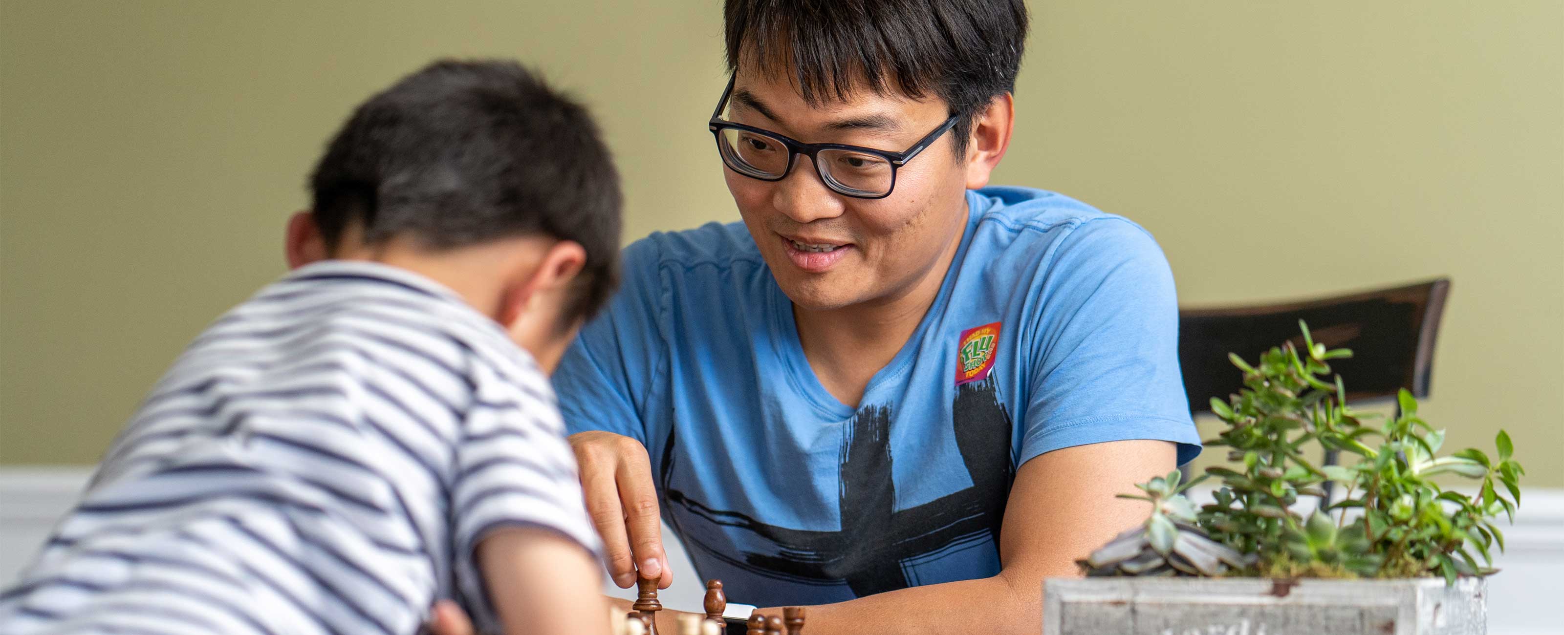 2x-embed-story-yuan-shi-playing-chess-with-son-Photo-11