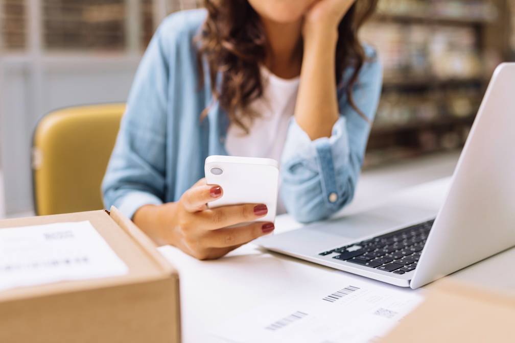 Expensify vs Airwallex: Expense management software, fees and features compared (2026)