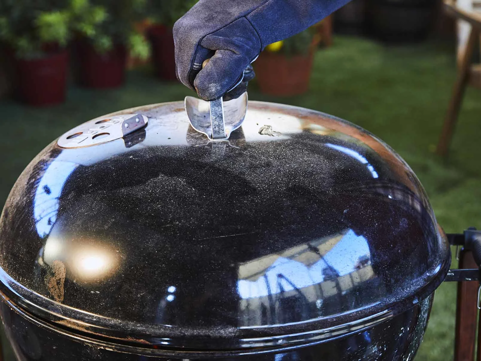 How to Cool Your Coals - textblock image 0 for how-to-put-out-charcoal-grill