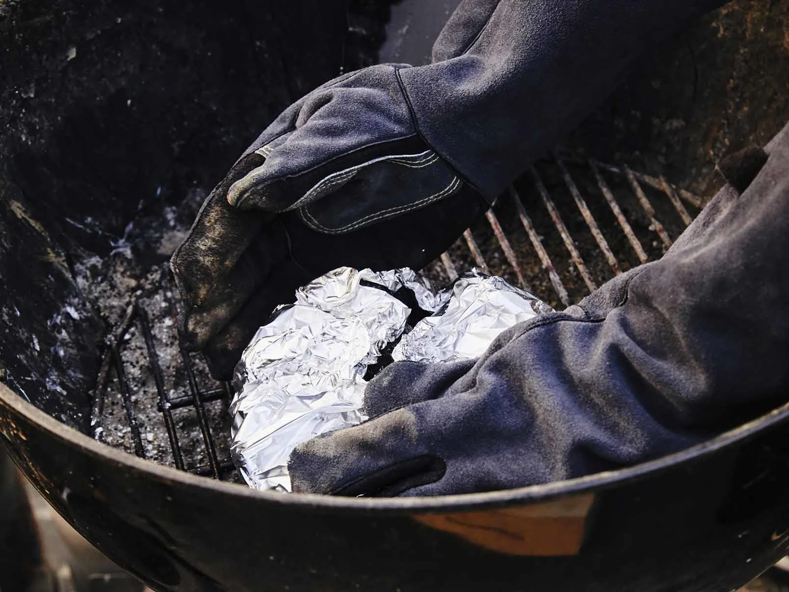 How to Dispose of Used Charcoal and Ash - textblock image 0 for how-to-put-out-charcoal-grill