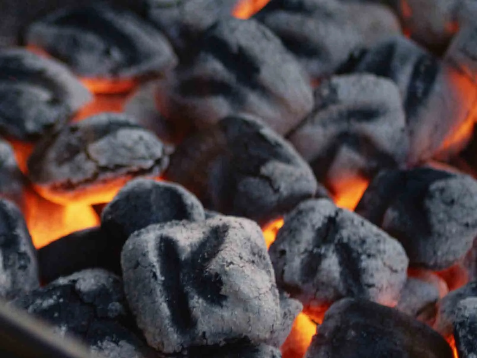 The Burn-Down Method for Smokers - textblock image 0 for how-to-arrange-charcoal-in-grill