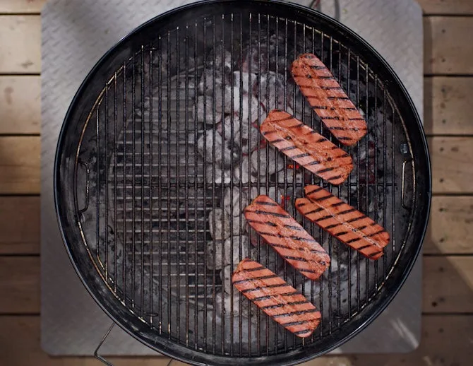 Butterflied Grilled Hot Dog - textblock image 0 for how-to-grill-hot-dogs-sausages