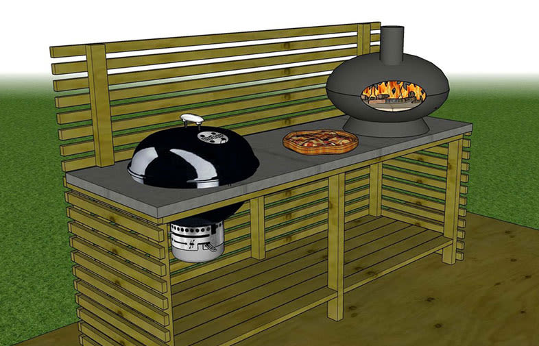 Utomhusgrillstation i trä med svart kolgrill, vedeldad ugn med eld och pizza på bänken