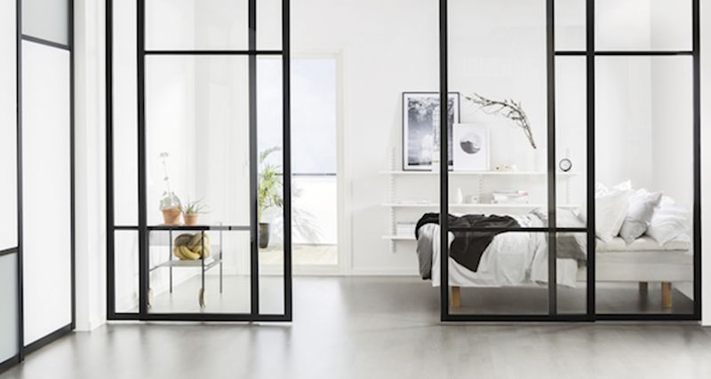 Elfa skjutdörrar som rumsavdelare