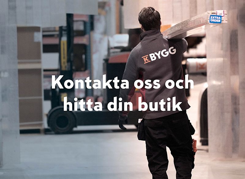 en person med en jacka där det står "K-BYGG" på ryggen, som bär en träplanka i en butik eller lager. I mitten finns texten: "Kontakta oss och hitta din butik".