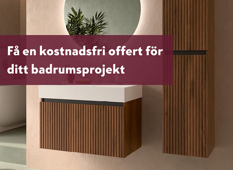 En modern badrumsbild med vägghängt tvättställsskåp i trä och reklambudskapet: ”Få en kostnadsfri offert för ditt badrumsprojekt.”