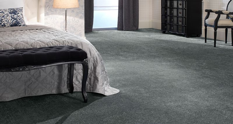 Heltäckningsmatta i sovrum