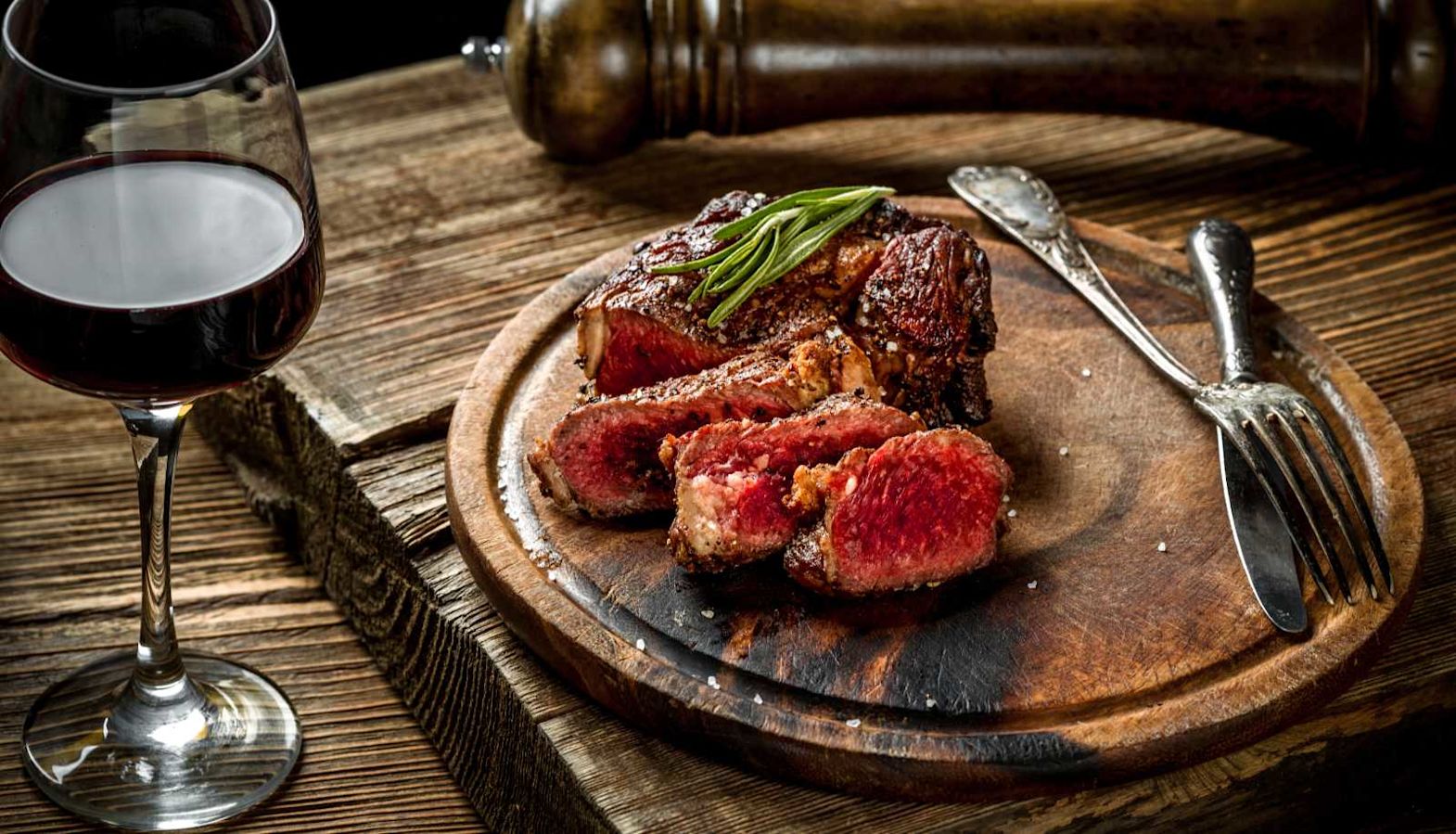 Food and wines pairings - steak and Cabernet Sauvignon