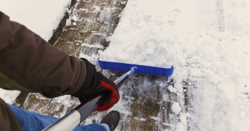 Winterdienst als Hausmeister  - So kommen Sie rutschsicher durch den Winter