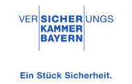 Logo der Versicherungskammer Bayern mit dem Claim „Ein Stück Sicherheit“ in Blau und Weiß.