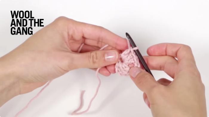 How to crochet: A basic Granny Square - Step 5