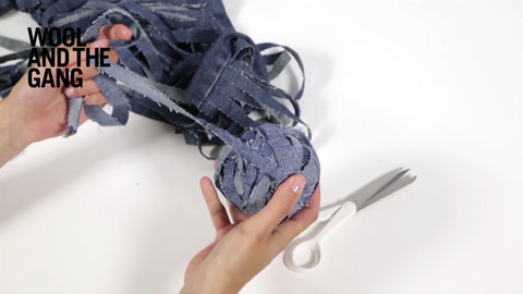 How To: Make Denim Yarn From Old Jeans - Step 12
