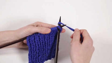 Tricoter deux fois une maille (augmenter) - Étape 1