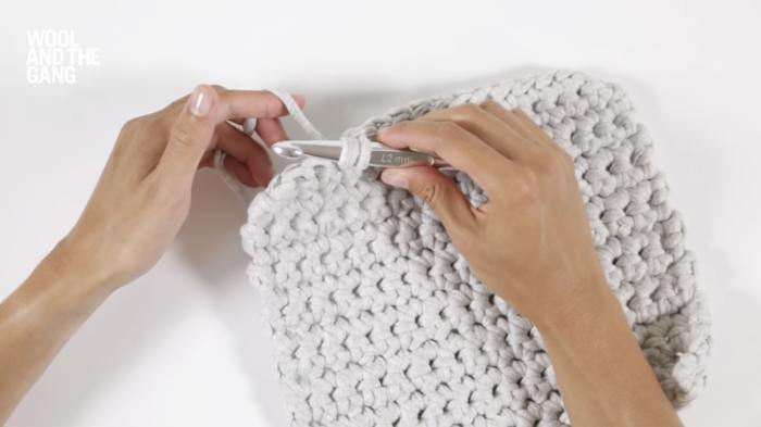 How To Join A New Ball In Crochet - Step 2