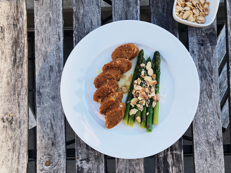 Lemony asparagus with smoky white bean sausage