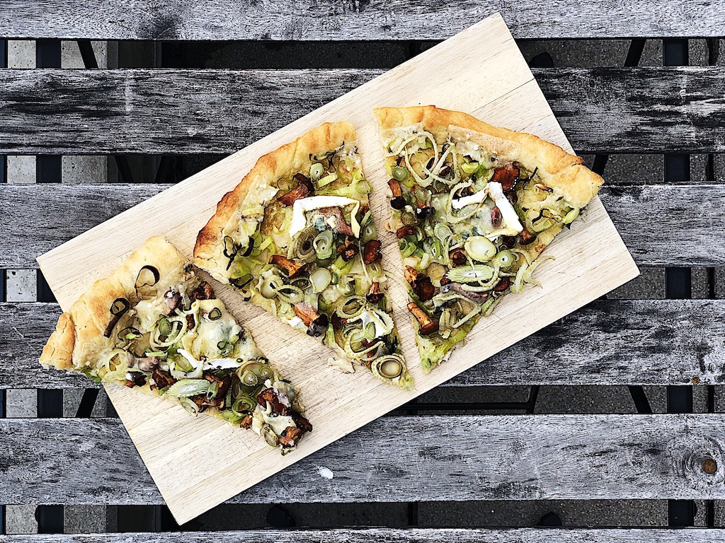 Chanterelle, leek, fennel, and blue cheese pizza
