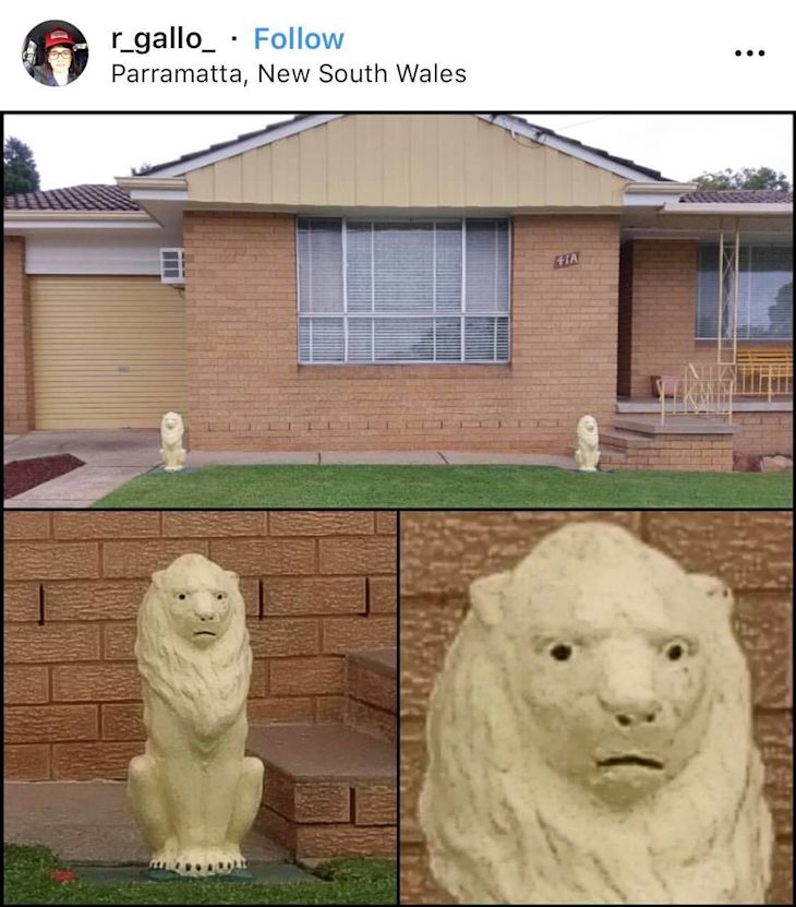 A house with lion's statues in front