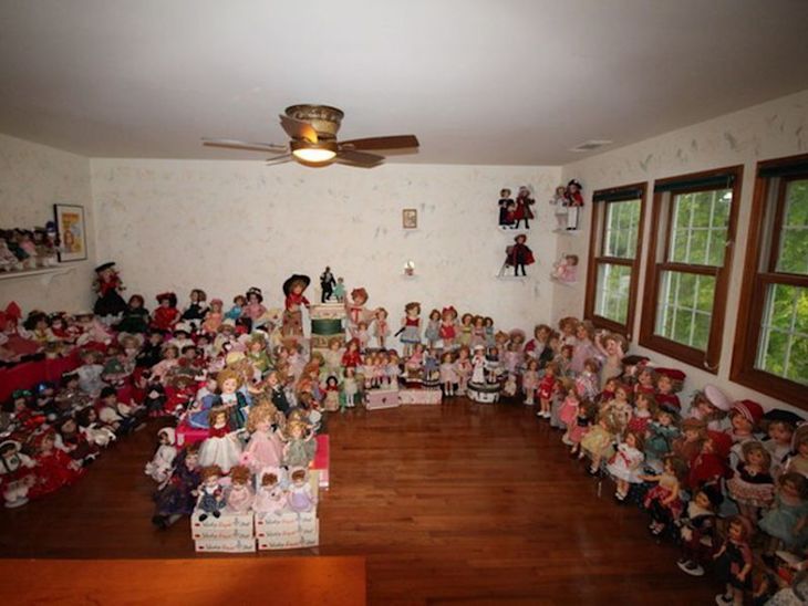 A doll room