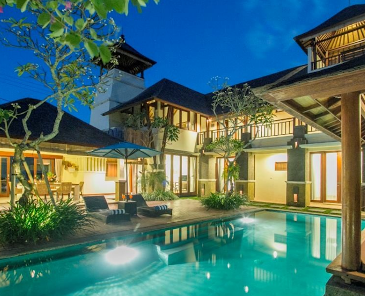 This a a Balinese villa's swimming pool.