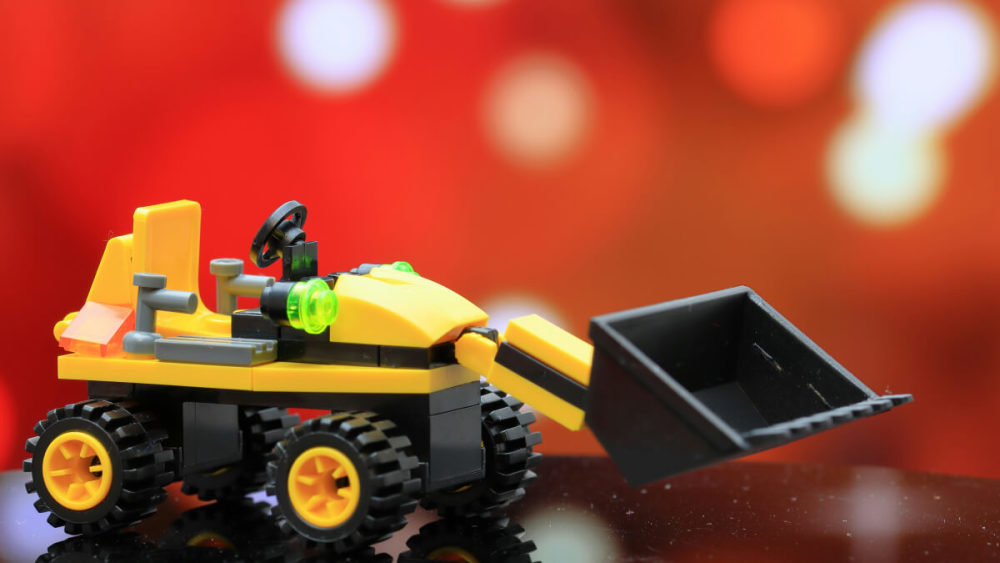 Ein Traktor von Lego symbolisiert die Proteste der Landwirt*innen.