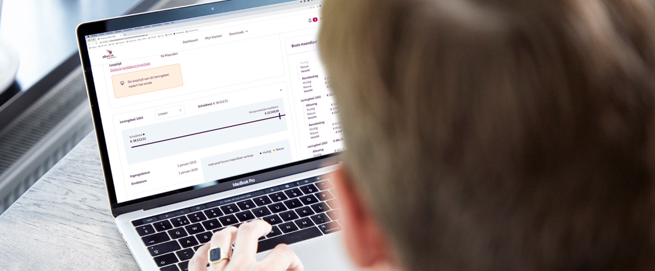 Obvion en Topicus website geopend op een laptop.