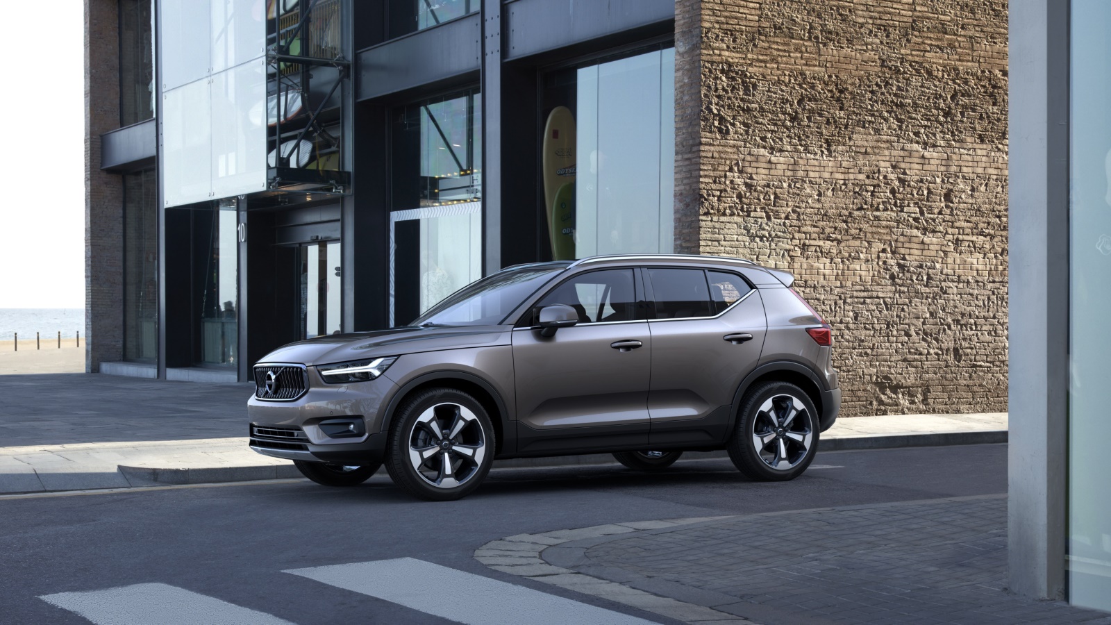 Volvo XC40 SUV Front