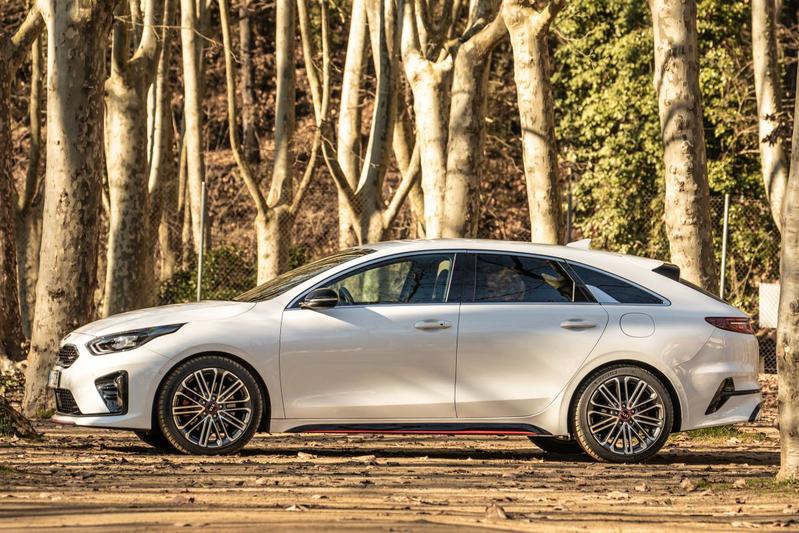 Kia ProCeed 2019+ white side