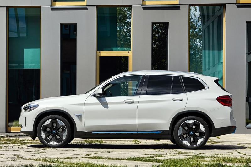 BMW ix3 2020 white side