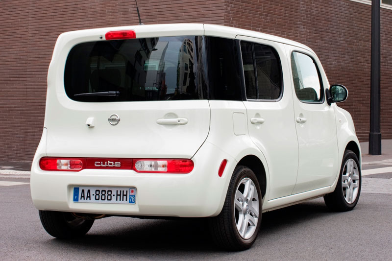 Nissan Cube MPV Rear