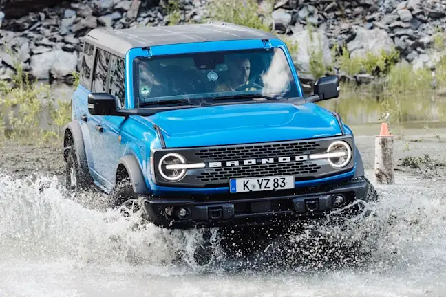 Ford Bronco 2023 blue front
