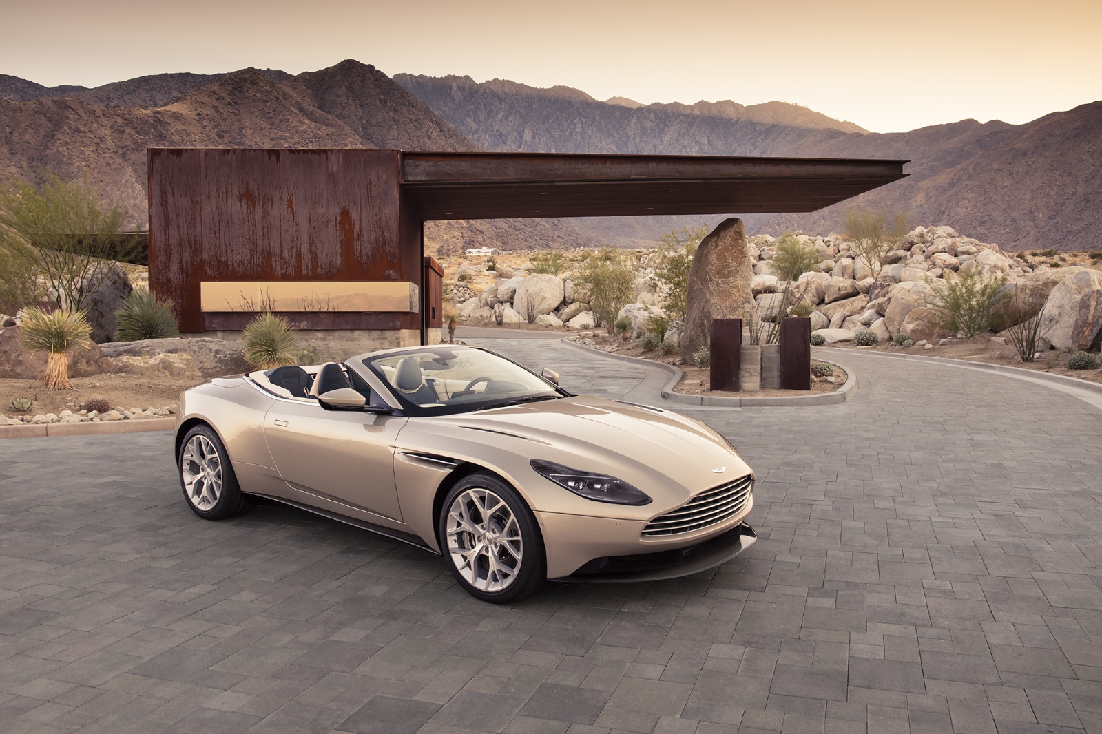 Aston Martin DB11 Cabrio