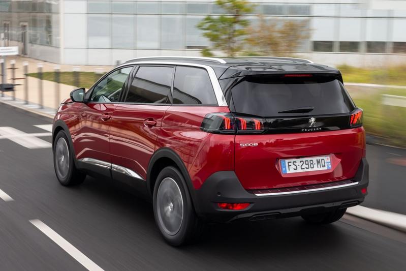 Peugeot 5008 2017 red rear