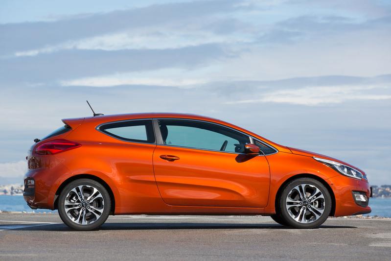 Kia Pro_Ceed 2013-2018 orange side