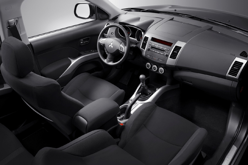 Mitsubishi Outlander SUV Interior