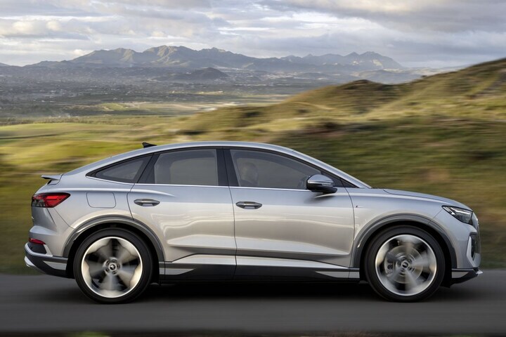 Audi Q4 Sportback e-tron silver side