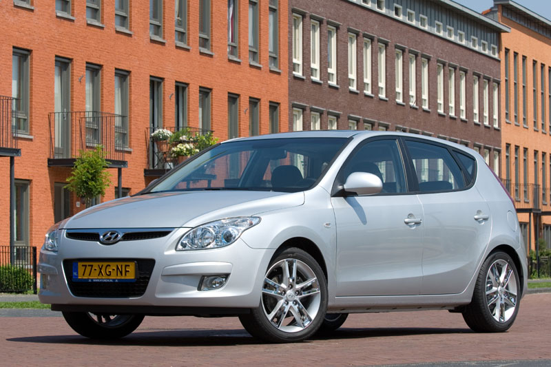 Hyundai i30 2007 2012 white front