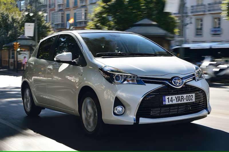 Toyota Yaris 2011 white front