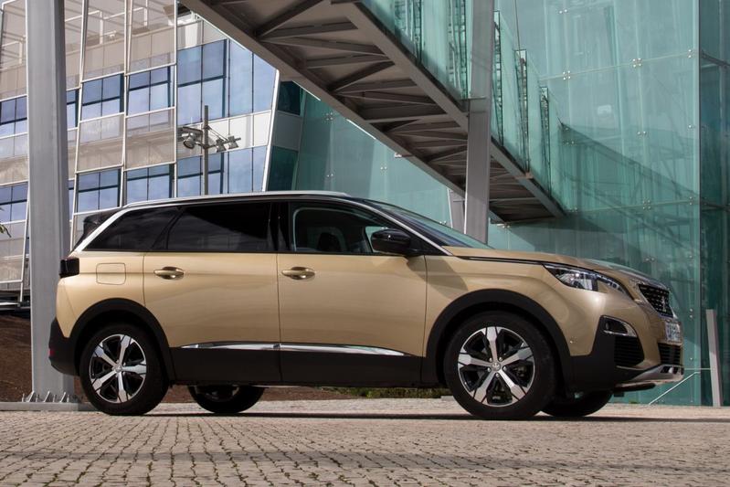 Peugeot 008 2017 brown side